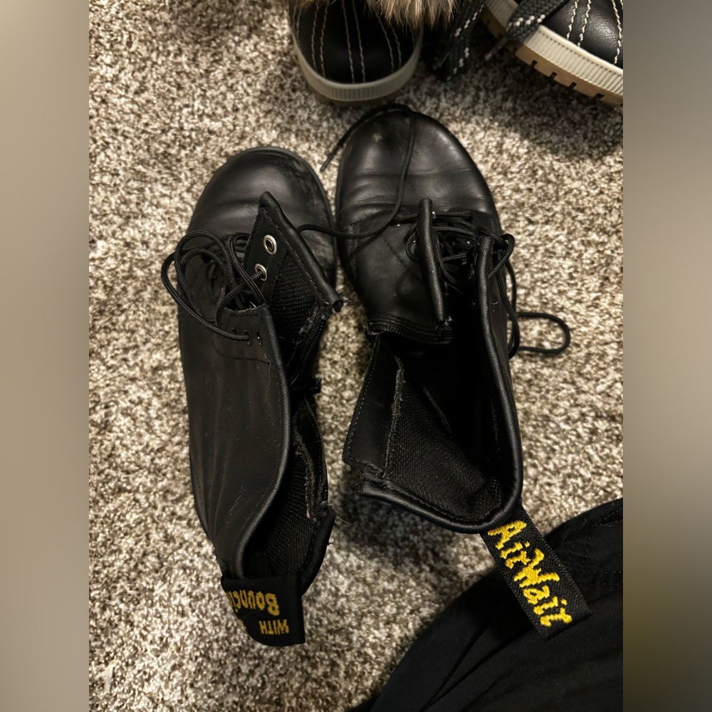 Doc martens size 4 boys/5.5 women’s